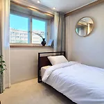 Stay Window
