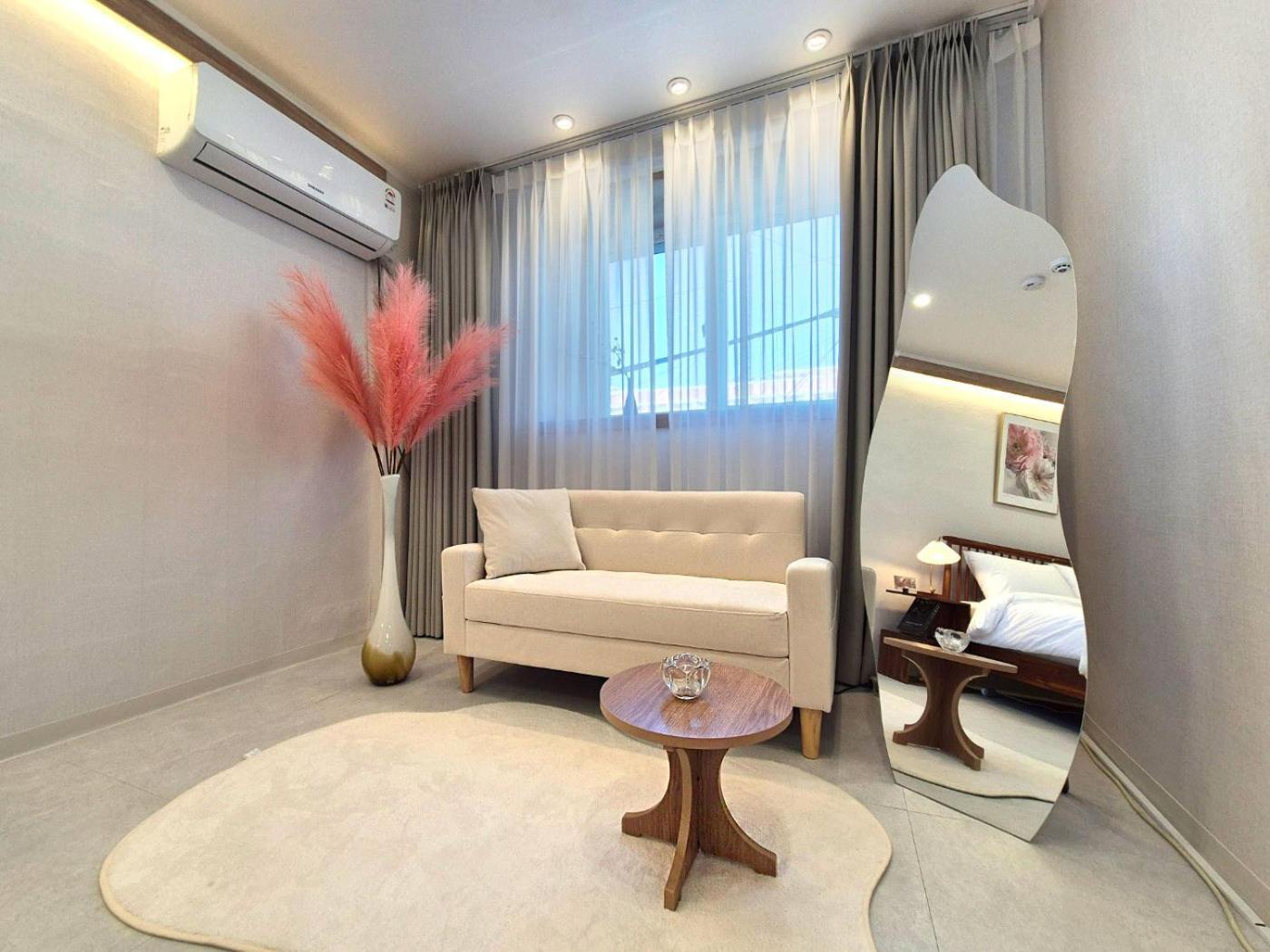 Window Guest house *
